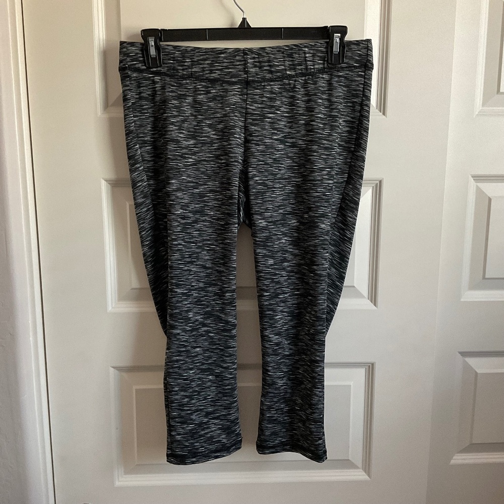 LIVI Active Grey/Black Space Dye Cropped Leggings - Size 14/16